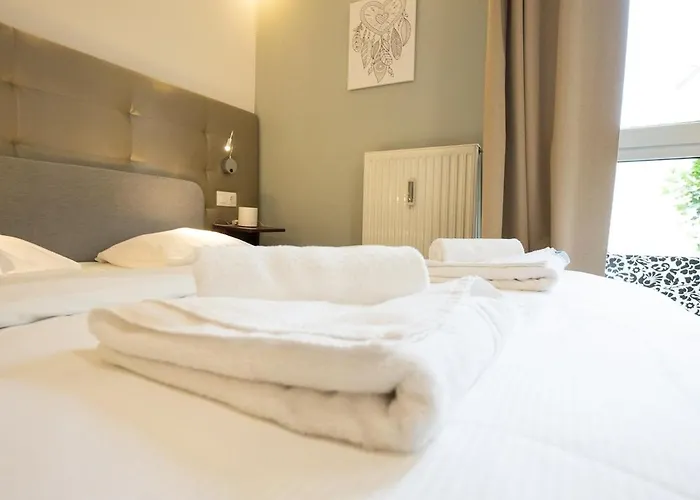 With Queen-size Bed K4